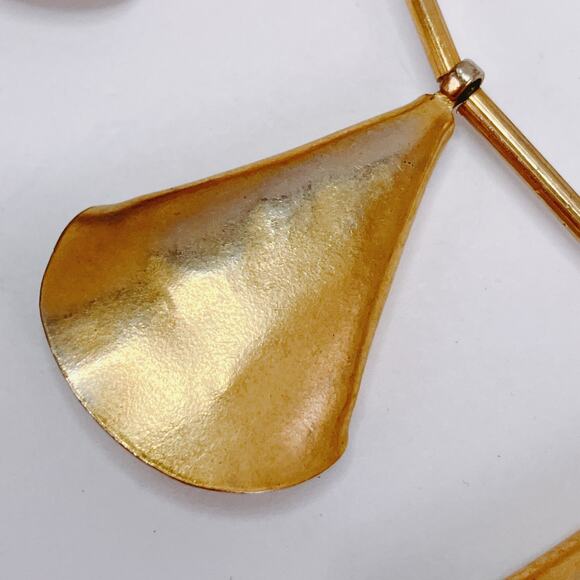 VTG Mid Century Modernist Gold Tone Necklace Green Glass Beads Sculptural Artful - Picture 12 of 12